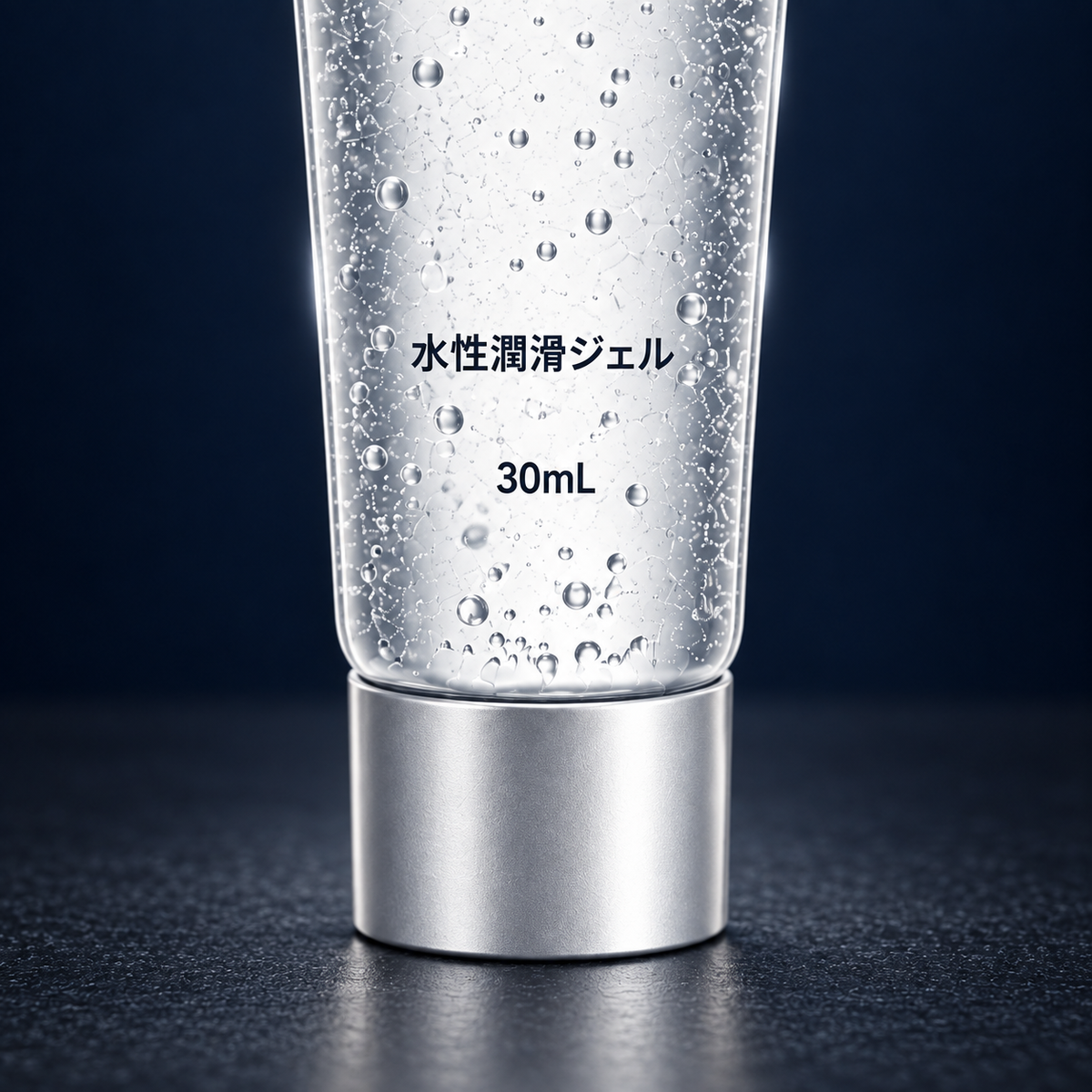 OTOKEA WATER GELの透明なチューブ下部と閉じたシルバーカラーのキャップの拡大イメージ